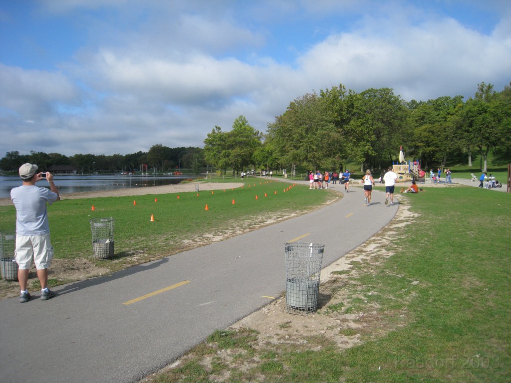 Kensington Challenge 15K 2008-09 024.jpg - Has he moved yet, or is he playing "statues" back there?